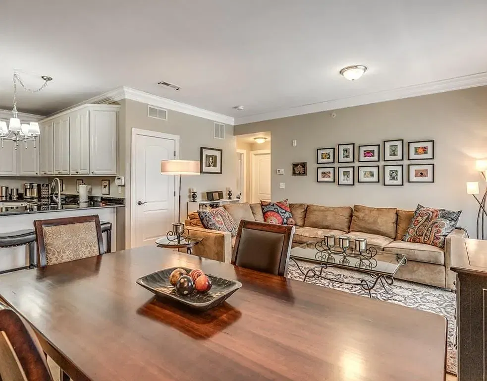2 bed, 940 sqft, $3,150 — Photo 4