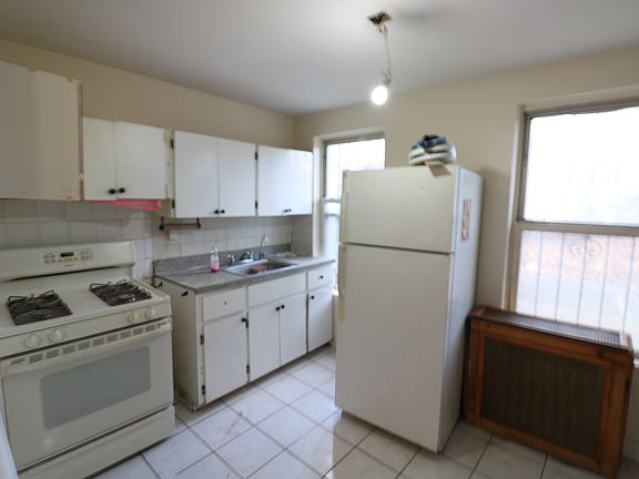 5th image of 29 Vernon Ave #Garden
