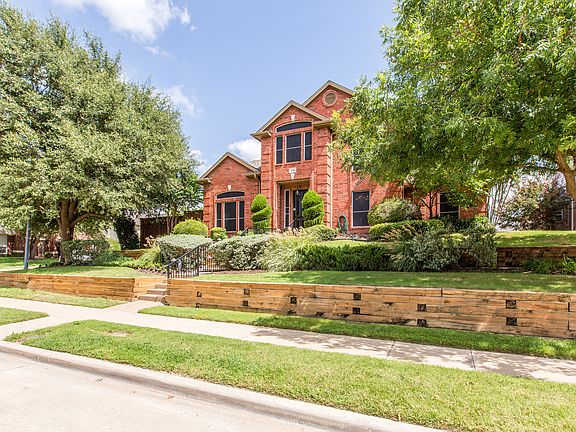 3rd image of 2716 Deering Ct