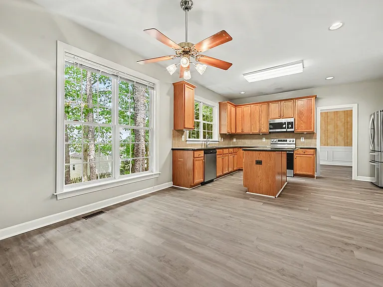 1203 Fairfax Woods Dr — Photo 10