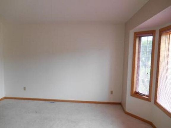 4th image of 1217 Earle Way