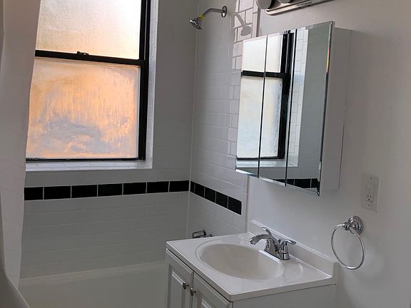 4th image of 1026 Randolph St APT 3S