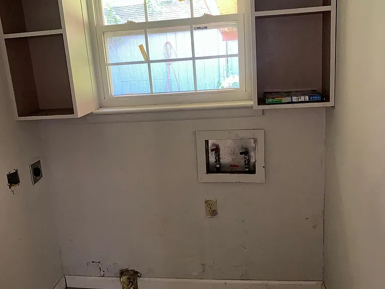 213 Sanders Ave — Photo 3