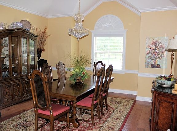 5th image of 4814 Carolyn Cir
