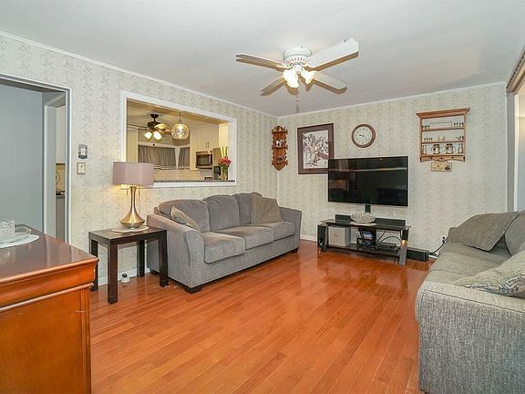 2nd image of 72 Arlyn Dr E