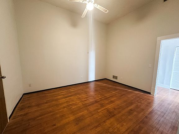 4th image of 960 Kenmore Blvd #302