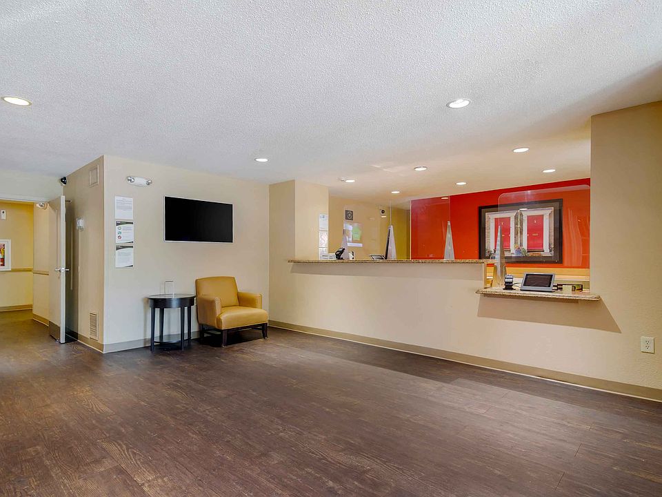 Lobby and Guest Check-in