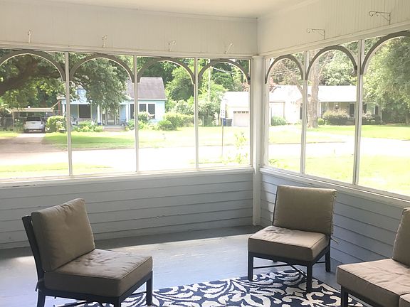 Screened-In Patio