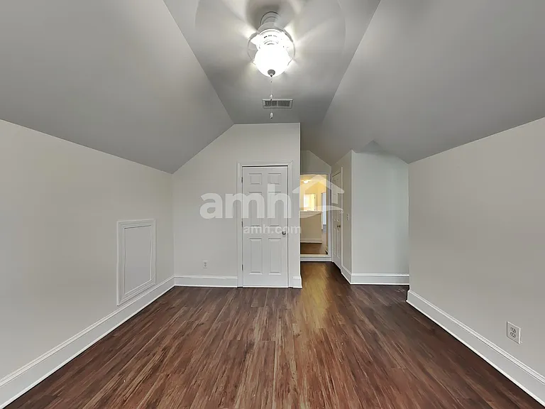8005 Red Oaks Trl — Photo 11