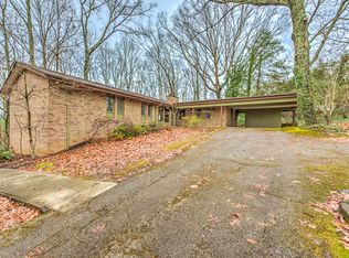 918 W Outer Dr, Oak Ridge, TN 37830