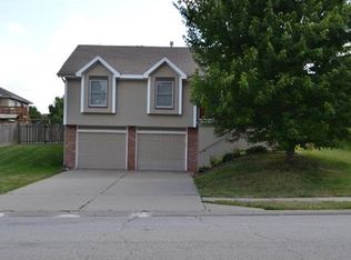 7211 NE 69th St, Kansas City, MO 64119