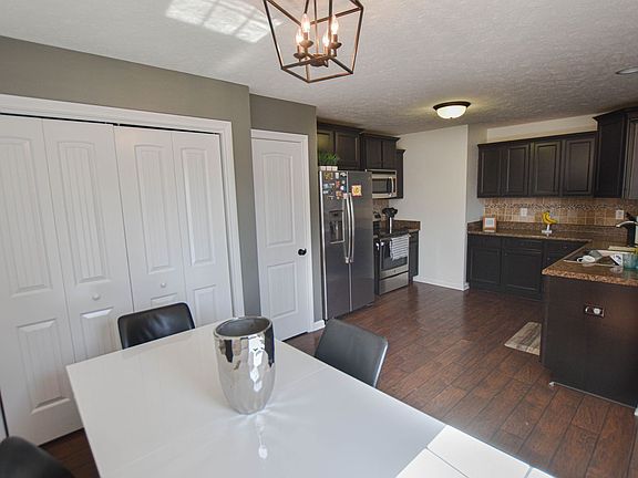 5th image of 561 Falkland Cir