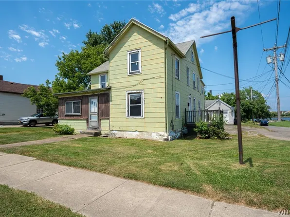 156 Lake Shore Dr W, Dunkirk, NY 14048