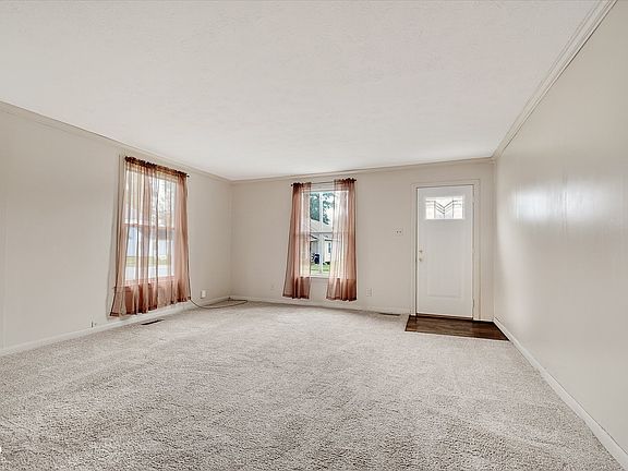 4th image of 1050 W McClurg St