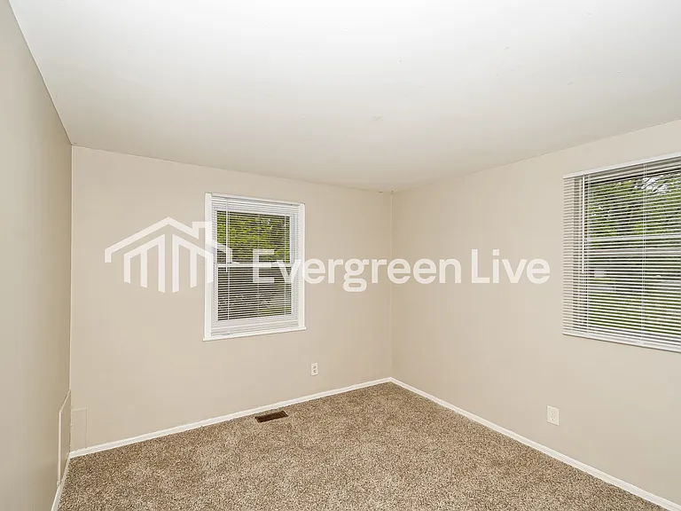 10415 Chris Dr — Photo 7
