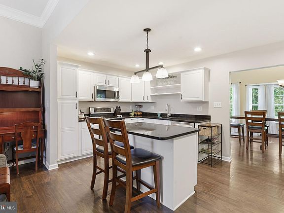 2nd image of 8507 Oak Glen Ct