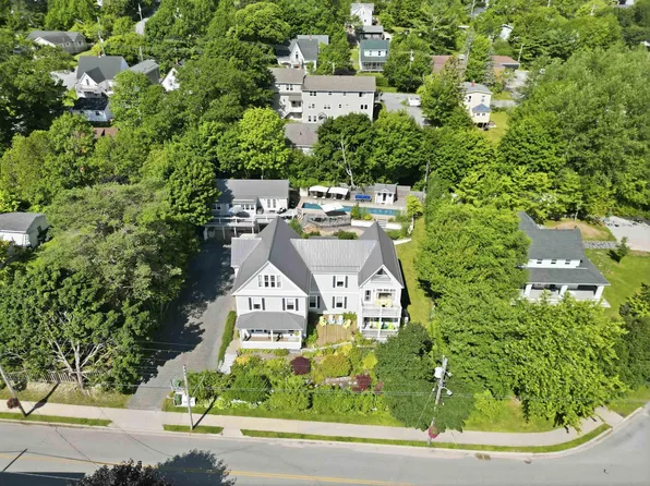 121 & 123 Duke St, Chester, NS B0J 1J0