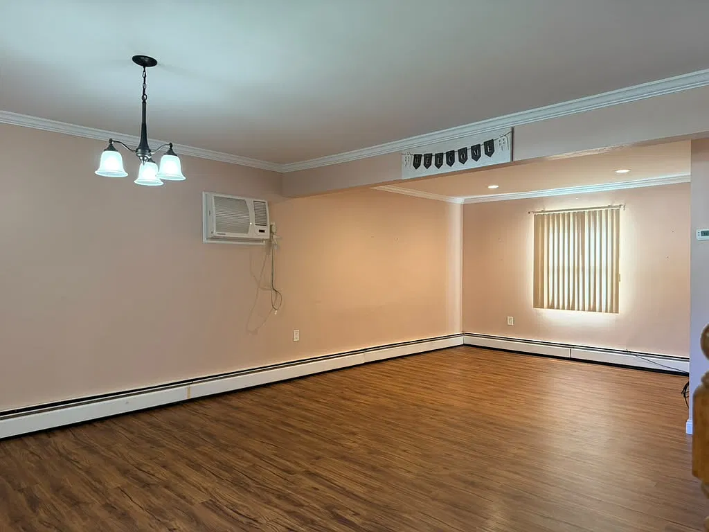 4 bed, 1.5 bath, 1590 sqft, $4,000 — Photo 4