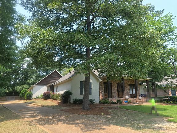3rd image of 125 Knightsbridge Dr