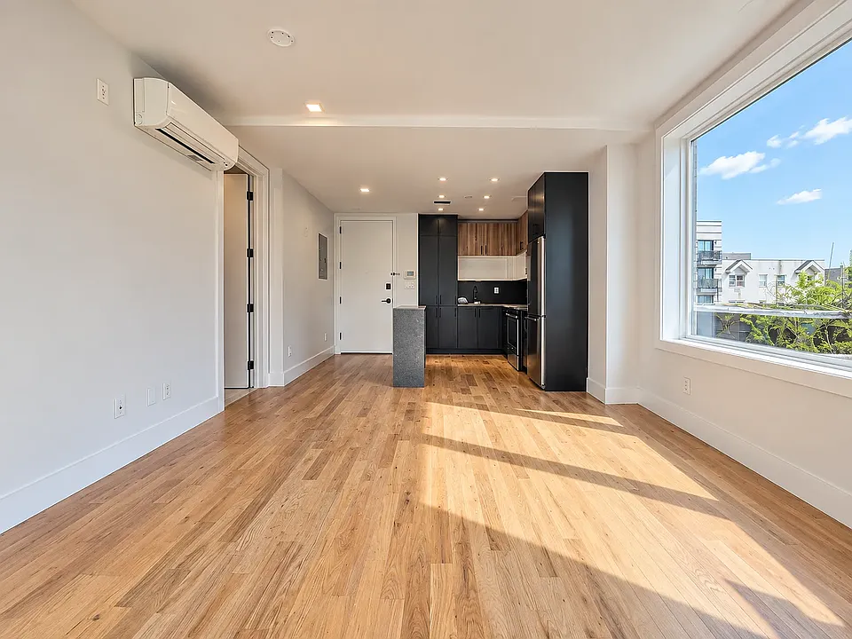985 Rogers Ave #2C