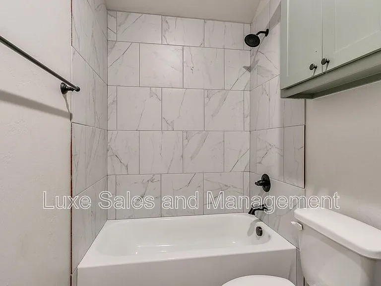 8012 NW 105th St — Photo 15