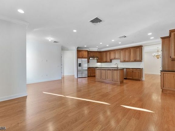 5th image of 212 Metzger Dr