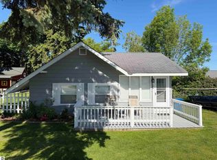 104 Oliver Dr, Houghton Lake, MI 48629