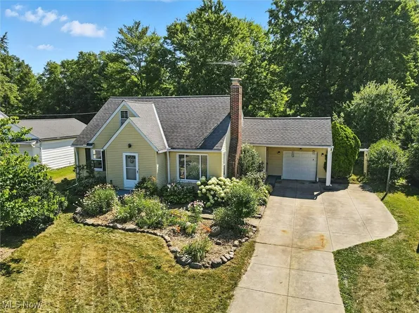 12567 Ward Dr, Chesterland, OH 44026