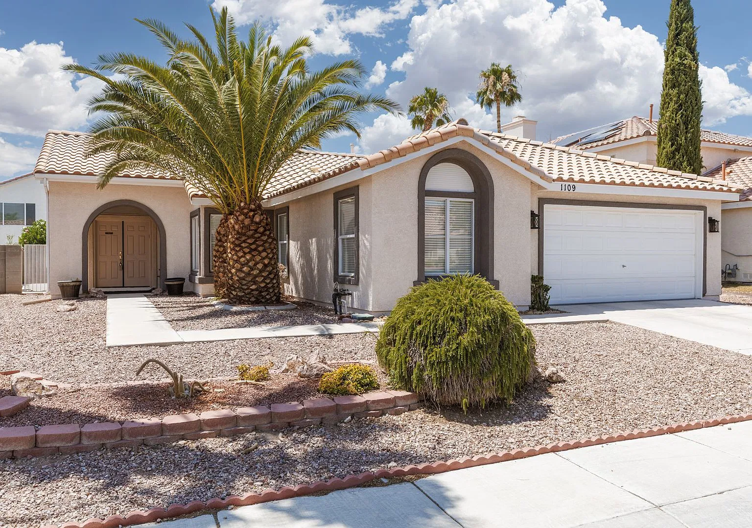 Single story home in Eldorado — Photo 1