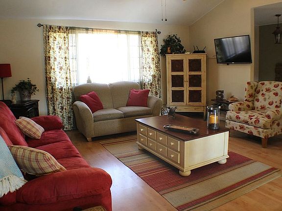 4th image of 1047 Lake Of The Pines Blvd N