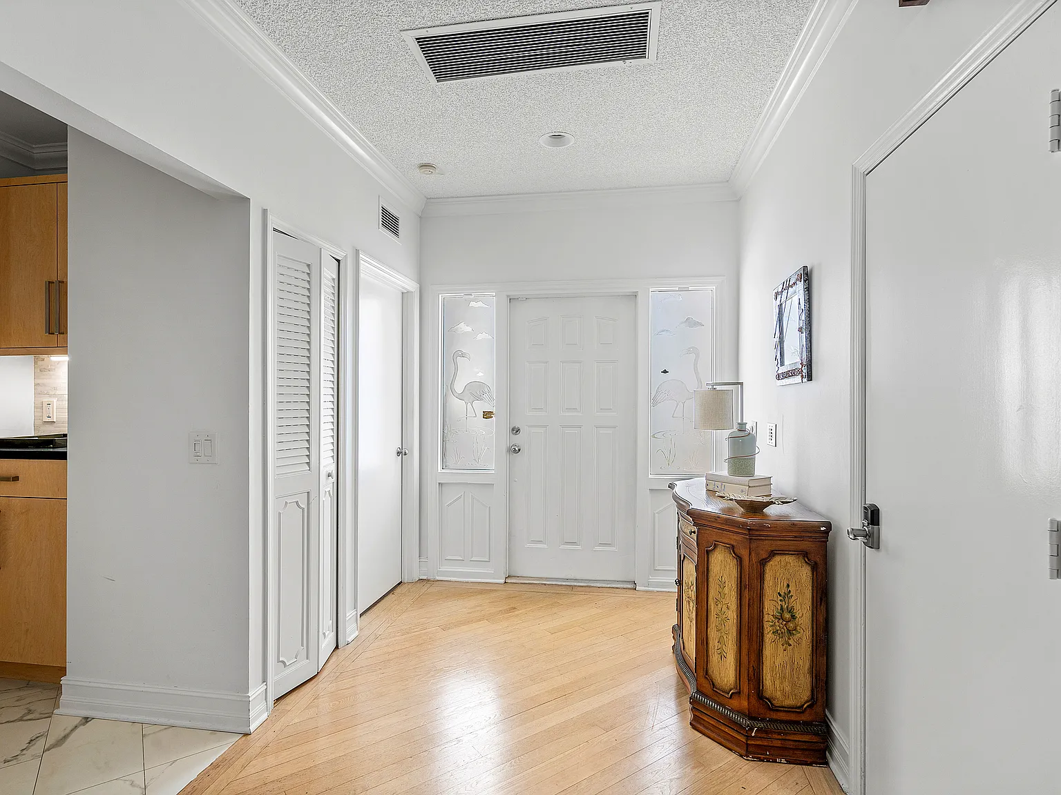 3 bed, 2241 sqft, $5,700 — Photo 3