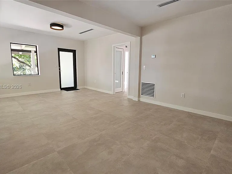 424 NE 63rd St — Photo 2