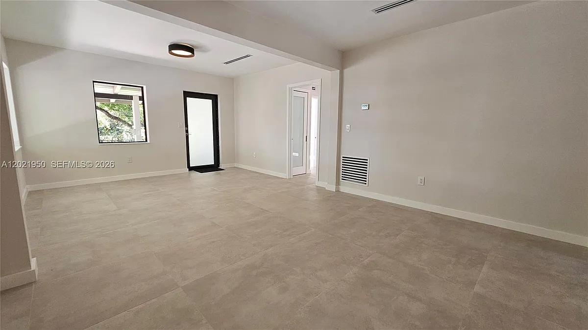 Building Photo - 424 NE 63rd St