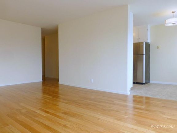 4th image of 2301 Larkin St APT 201