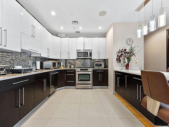 5th image of 37 W End Ave #Penthouse 4
