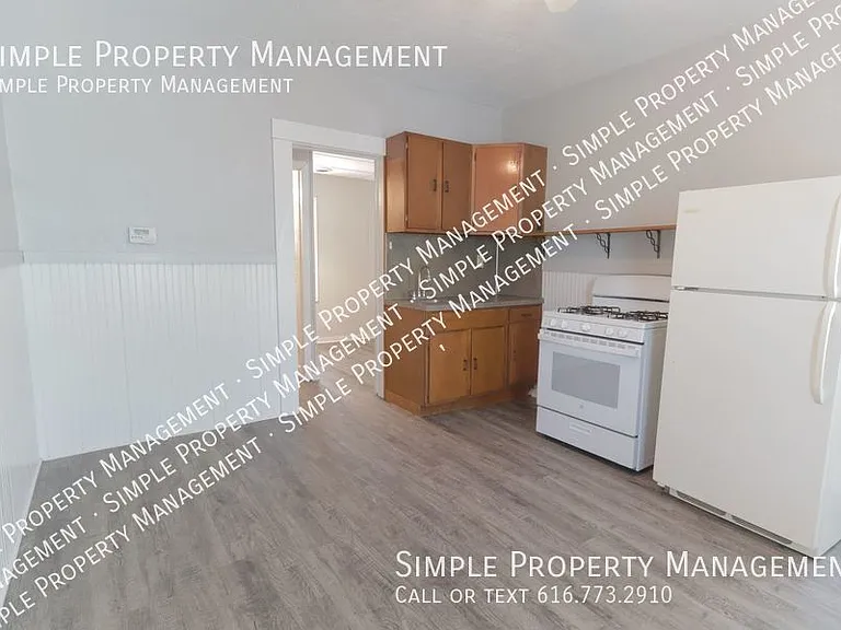 242 Page St NE #2 — Photo 4