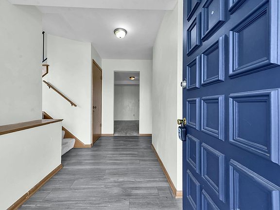 2nd image of 2032 Northcliff Dr