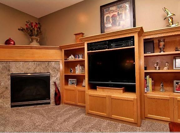 3rd image of 420 Glen Ct