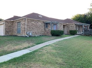 914 Country Club Cir, Grand Prairie, TX 75052