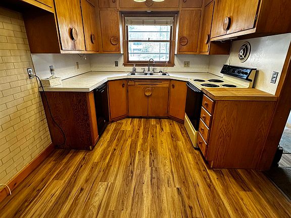 4th image of 3629 Nebraska St