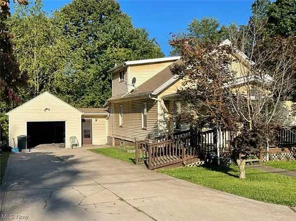 1239 Lodge Ave NE, East Canton, OH 44730