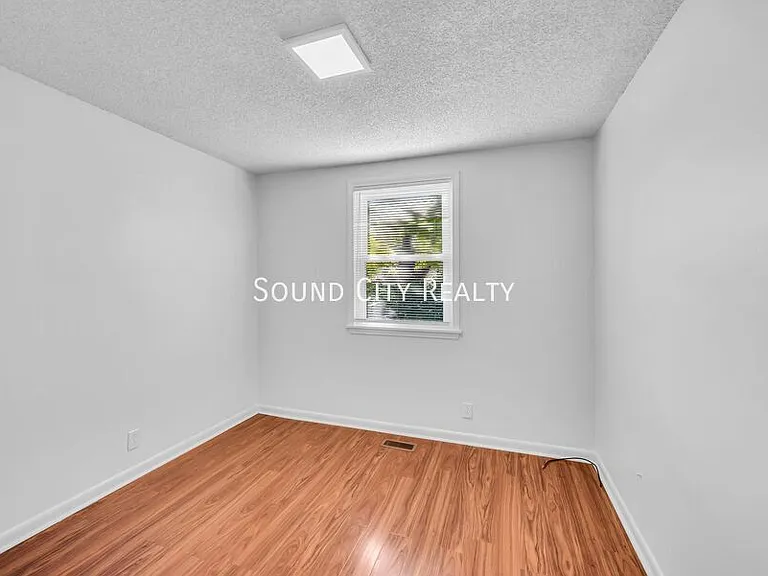 3232 Hinkle Dr — Photo 8