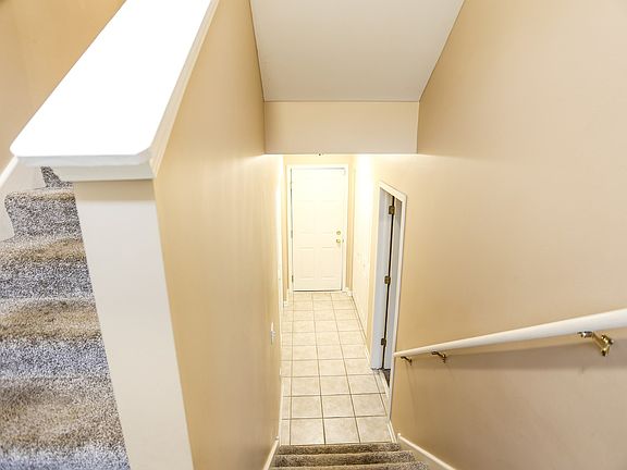 3rd image of 938 Summit Creek Dr