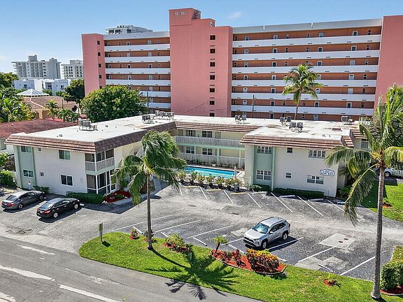 3rd image of 1450 N Riverside Drive #102