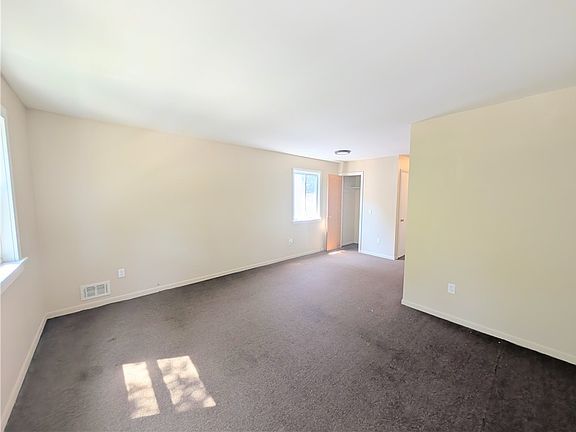 5th image of 39 Arbutus St