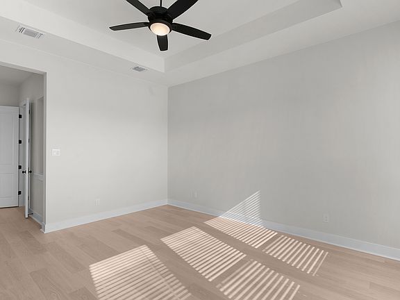 5th image of 200 Slater Ct