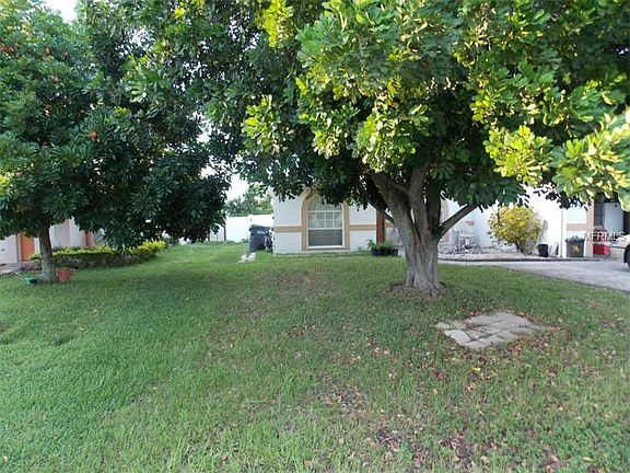 3rd image of 342 Lake Daisy Cir