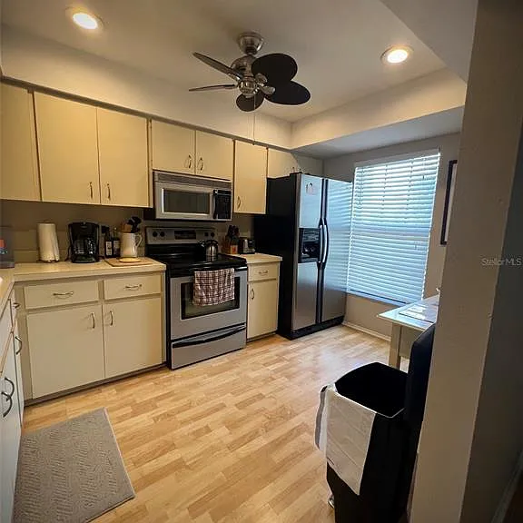 4570 Weybridge St #32 — Photo 3