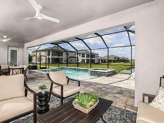 Outdoor Living Bayshore II at Triple Creek