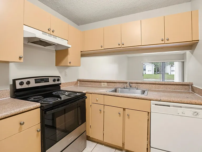 959 Lake Terry Dr #B — Photo 6
